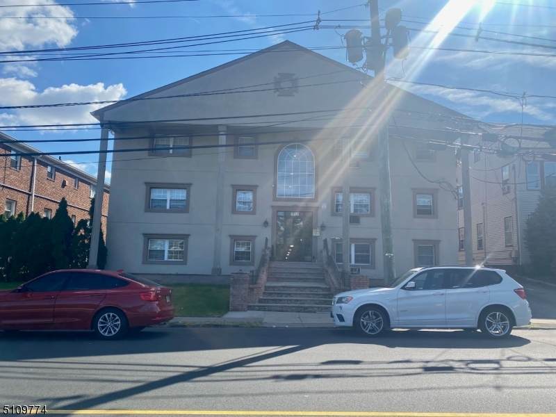 826 W Grand St - Photo 1