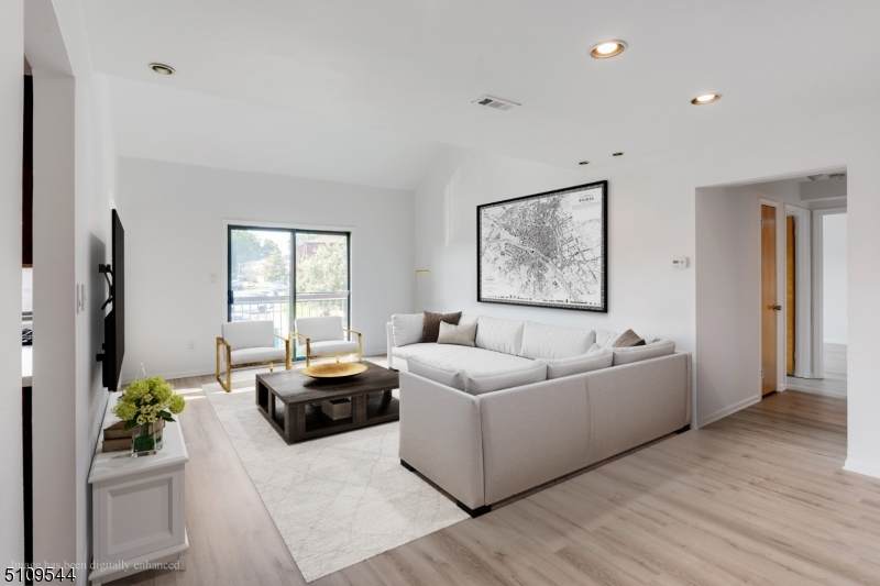 112 Beverly Hill Ter - Photo 1