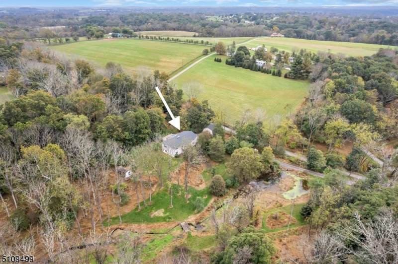 7 Pond Ln - Photo 1