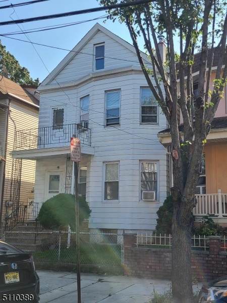 225 Burgess Pl - Photo 1