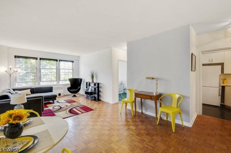 5 Roosevelt Pl 1C - Photo 1