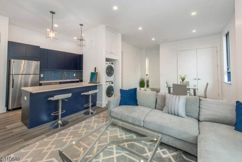 715 Park Ave - Photo 1