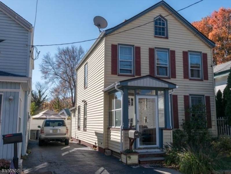 652 Seminary Ave - Photo 1
