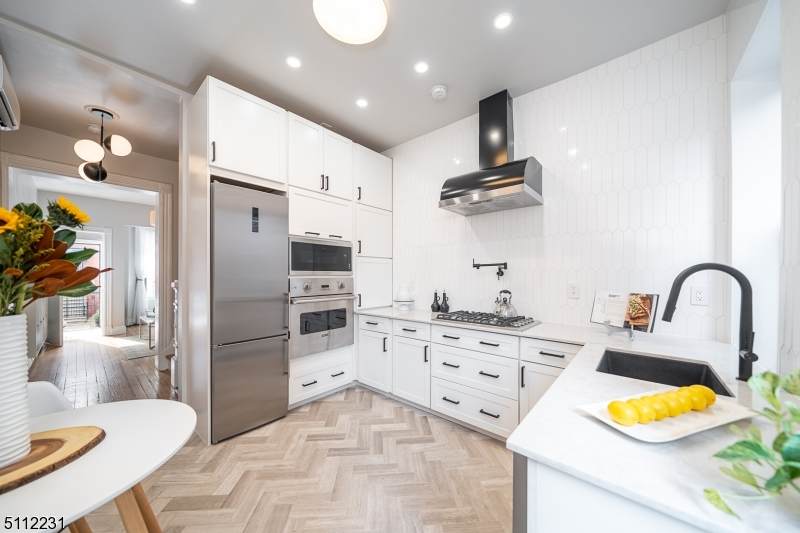 104 Lafayette St - Photo 1