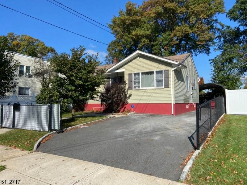 1207 Woodlawn Ave - Photo 1