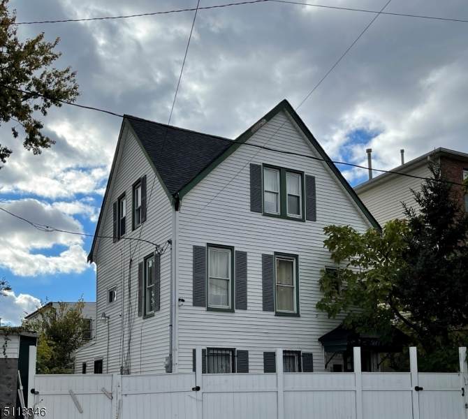 212 Nye Ave - Photo 1