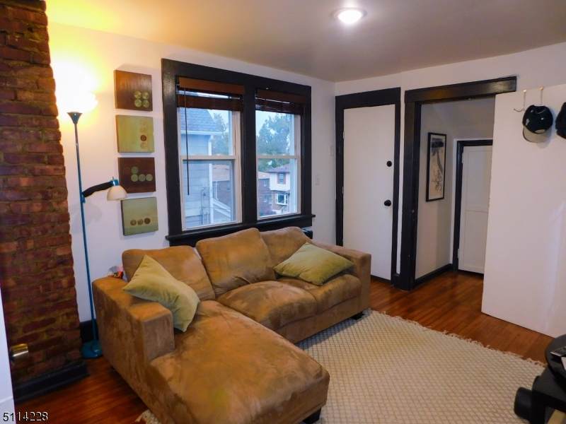 10 Fairview Pl - Photo 1
