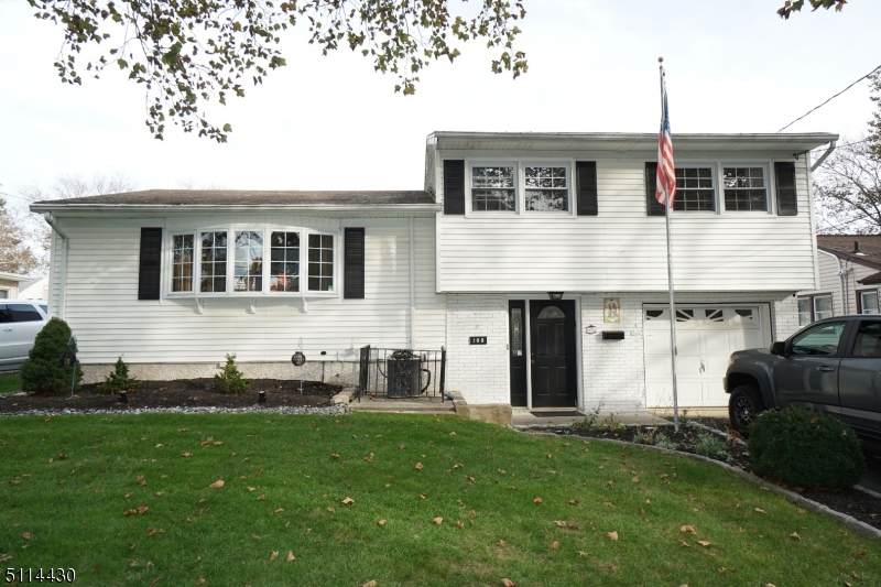 105 Cornell Ave - Photo 1