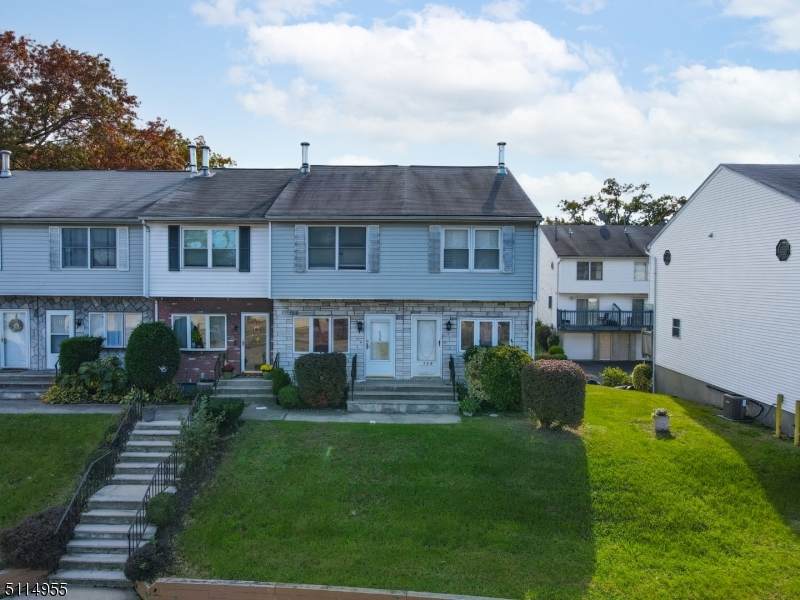 630 Chancellor Ave - Photo 1