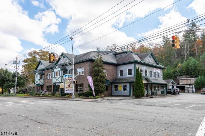 355 Warwick Tpke - Photo 1