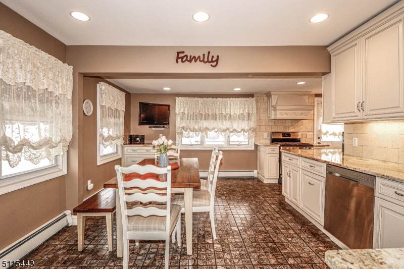 113 Grand Ave - Photo 1