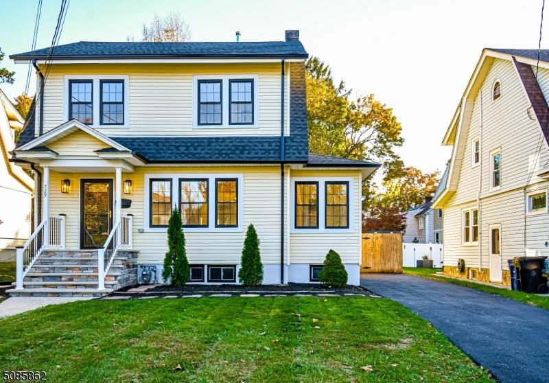 729 Huntington Ave - Photo 1
