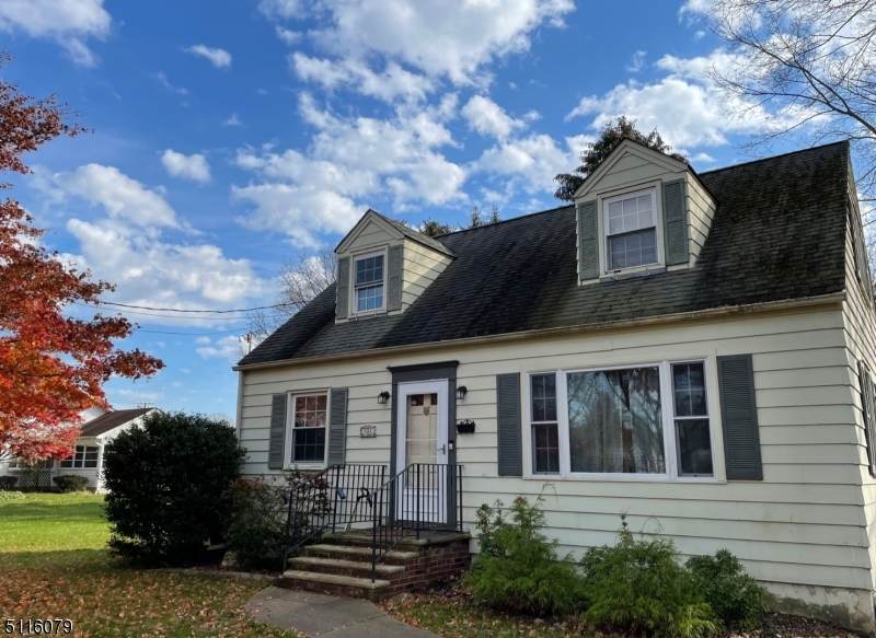 501 Warren St - Photo 1