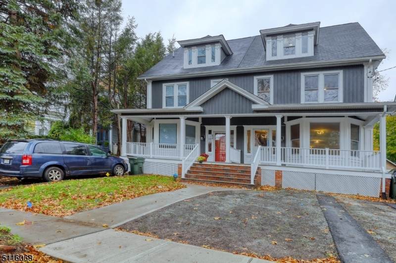 50 Sylvan St - Photo 1