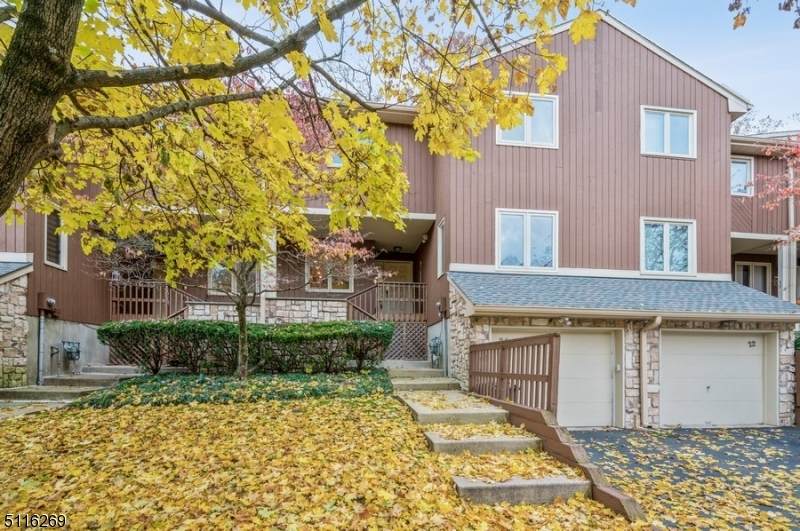 24 Bond St - Photo 1