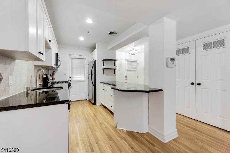 17 Church St, Unit 7 - Photo 1
