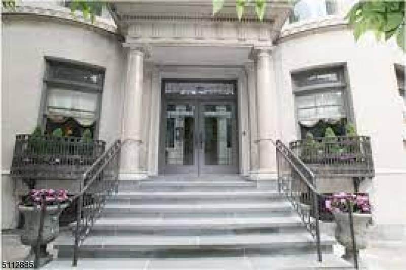 57 Lincoln Park - Photo 1