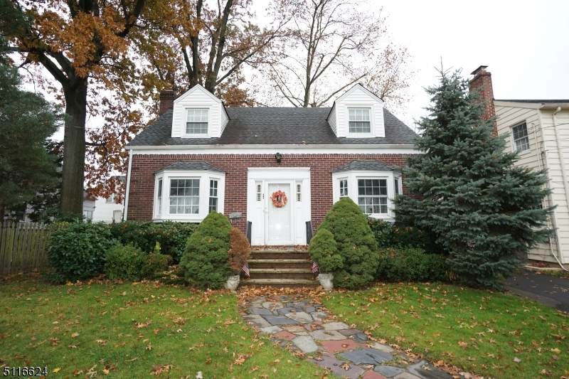 813 Miltonia St - Photo 1
