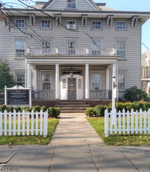 112 Broad St - Photo 1