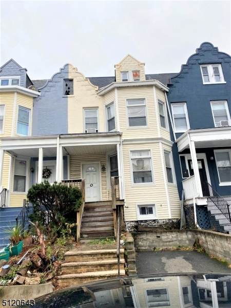 202 N Maple Ave - Photo 1