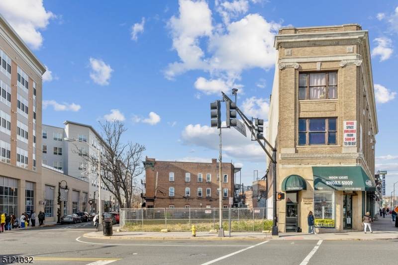 326 Glenwood Ave - Photo 1
