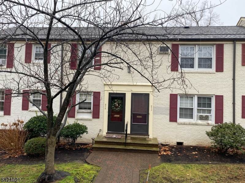 211 Lincoln Park East - Photo 1