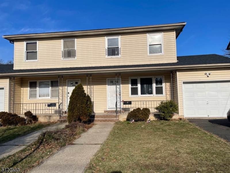 471 Robins St - Photo 1