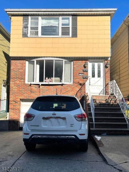 10 Reynolds Ave - Photo 1