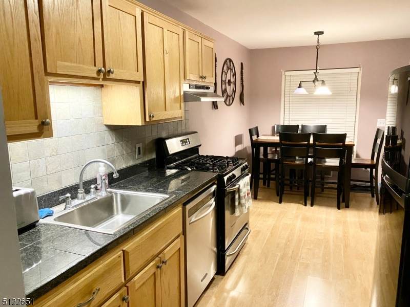 17 Colonial Ct - Photo 1
