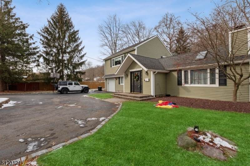 8 Farm Ln - Photo 1