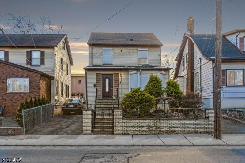 24 Hollywood Ave - Photo 1
