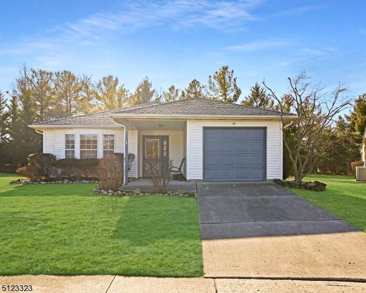 25 Meadowwood Ct - Photo 1
