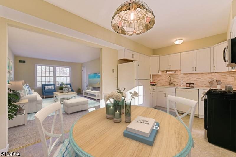 28 Hanover Square - Photo 1