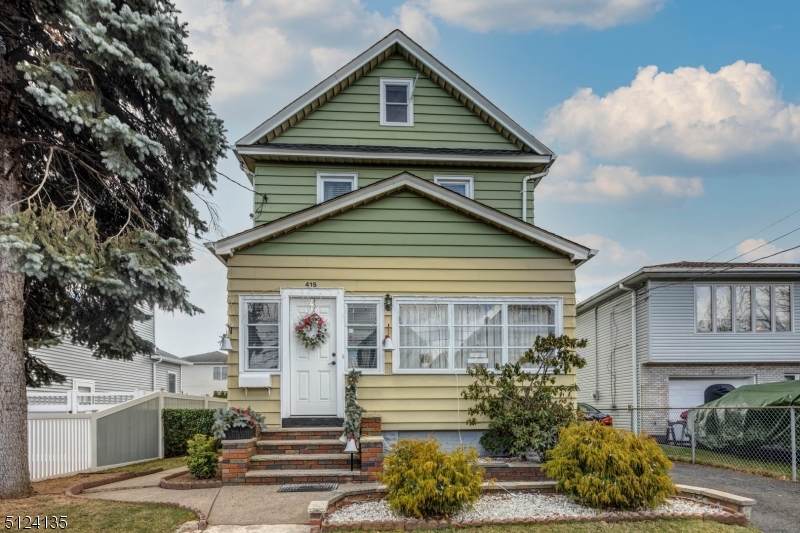 415 Ainsworth St - Photo 1