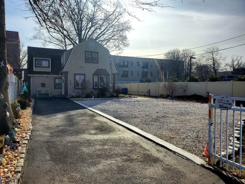 224 Edgar Pl - Photo 1