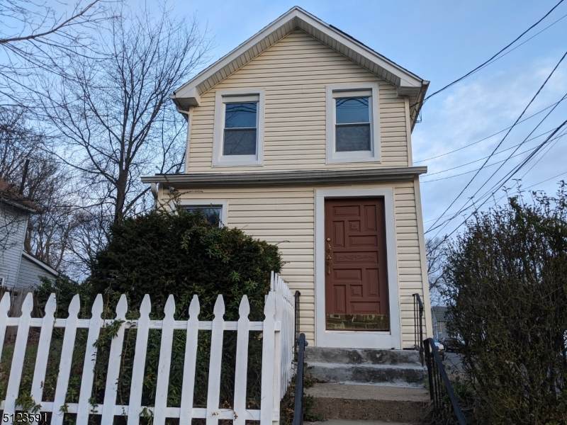 1022 W 3Rd St - Photo 1