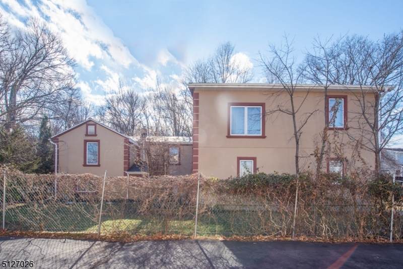 72 Weaver St - Photo 1