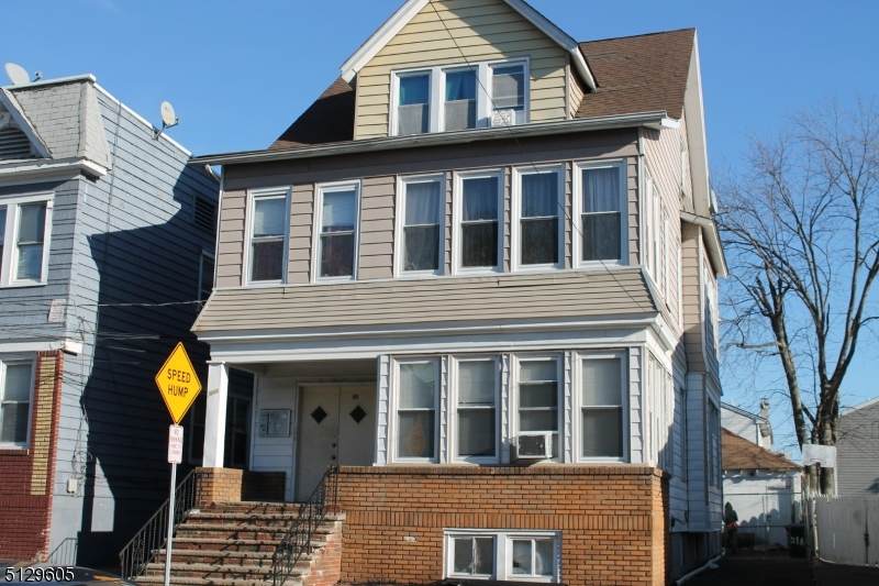216 Myrtle Ave - Photo 1