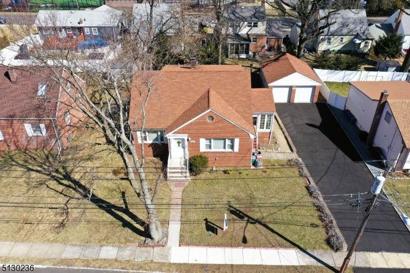 1031 Lowden Ave - Photo 1