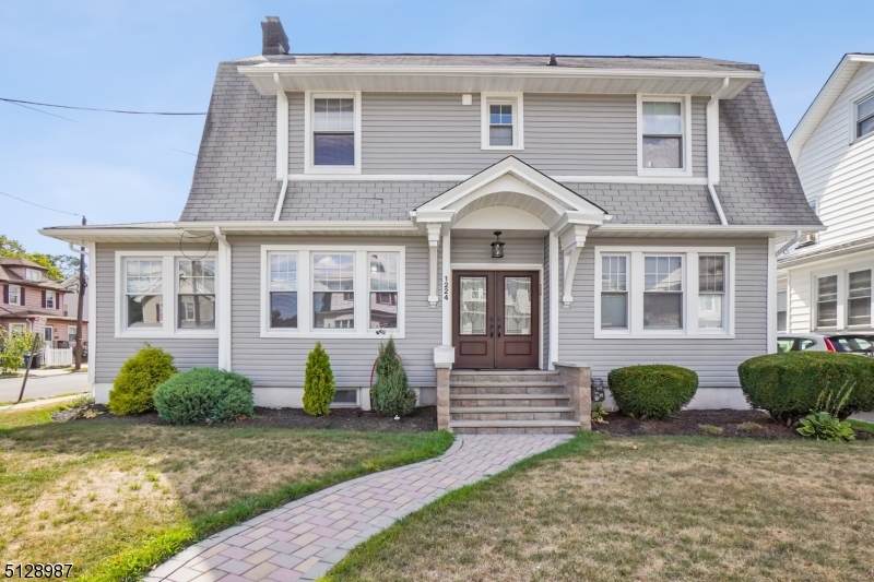 1224 Salem Ave - Photo 1