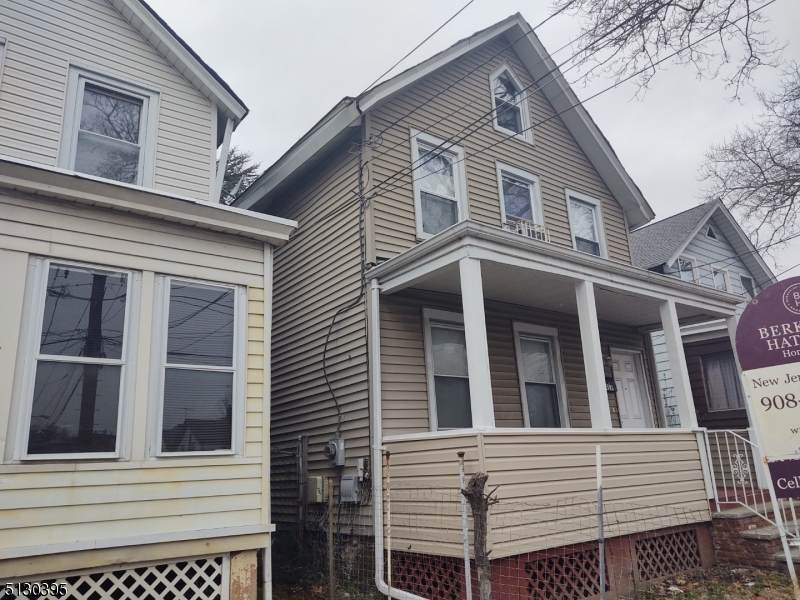 417 Tompkins St - Photo 1
