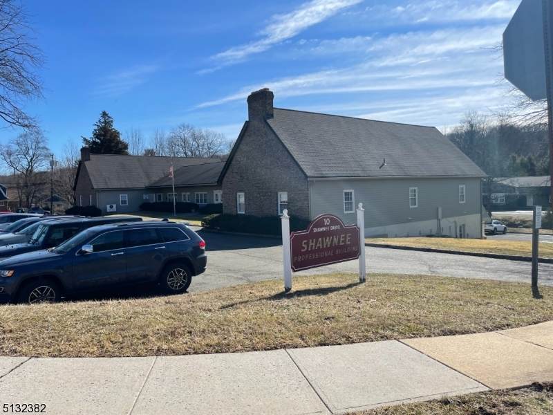 10 Shawnee Dr -Unit 9 - Photo 1