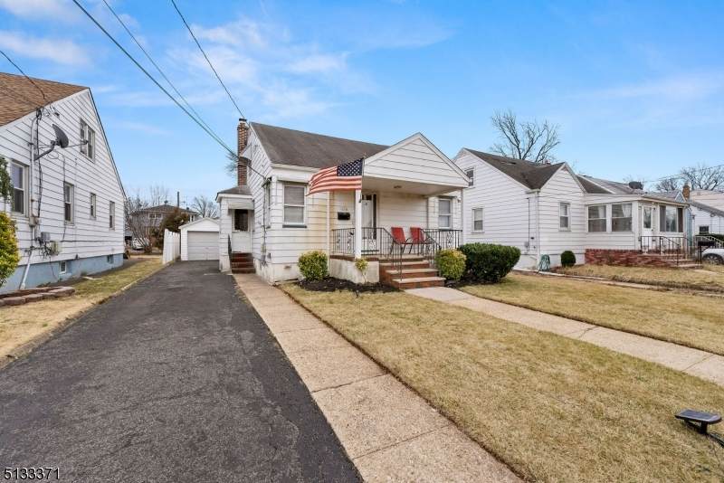 1616 Mildred Ave - Photo 1