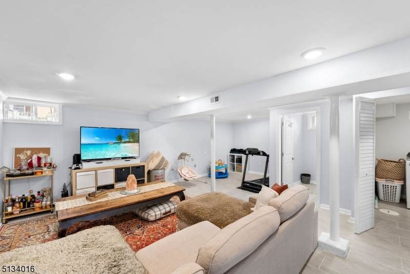 457 Brooklawn Ave - Photo 1