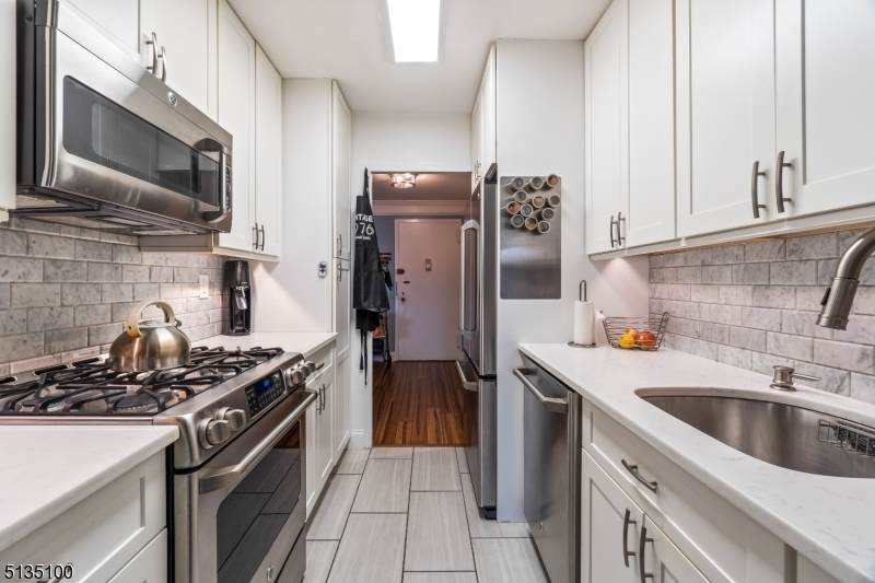 6600 Blvd - Photo 1