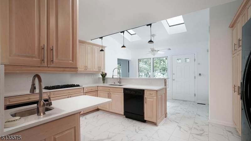 110 John St - Photo 1