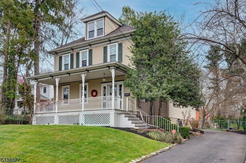215 Washington - Photo 1