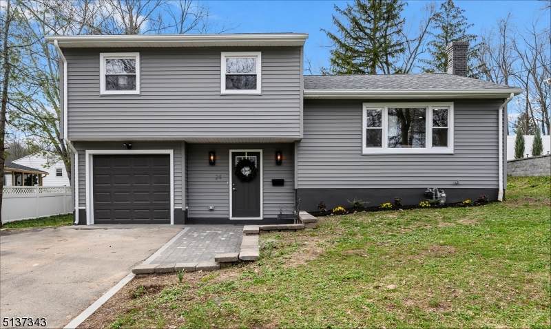 24 Pihlman Pl - Photo 1