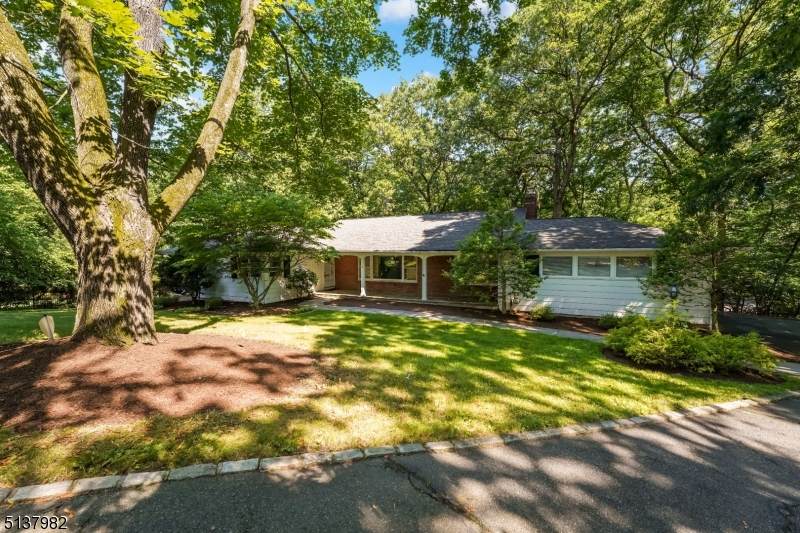 17 Oxford Dr - Photo 1