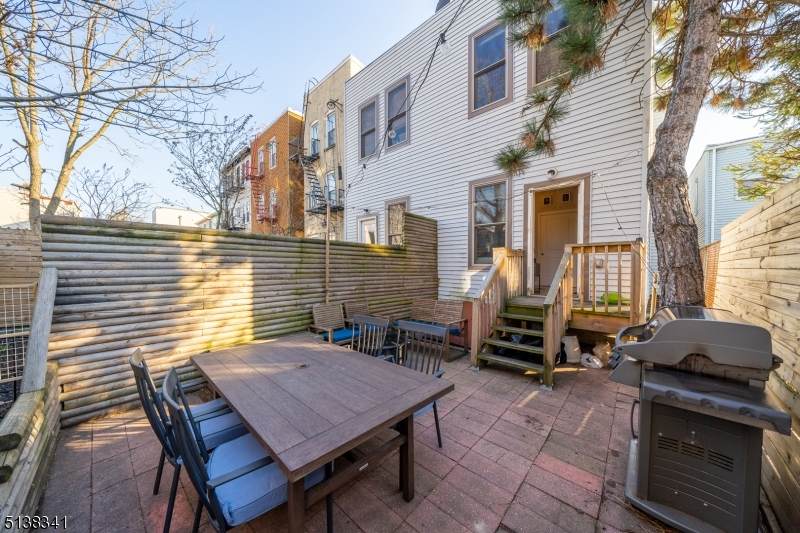 56 Grace St - Photo 1